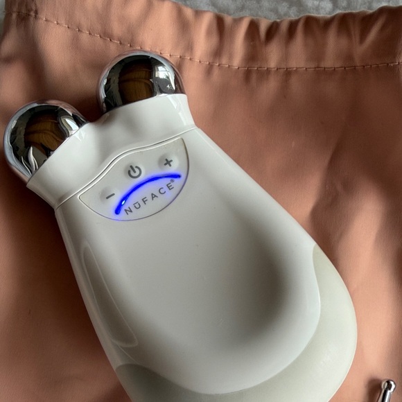 NUFACE TRINITY + ELE SET+ Pink Pouch and Gel Primer - Picture 12 of 16